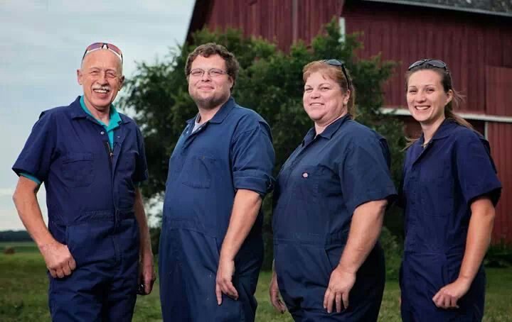 Dr. Brenda Grettenberger with other casts of Dr. Pol